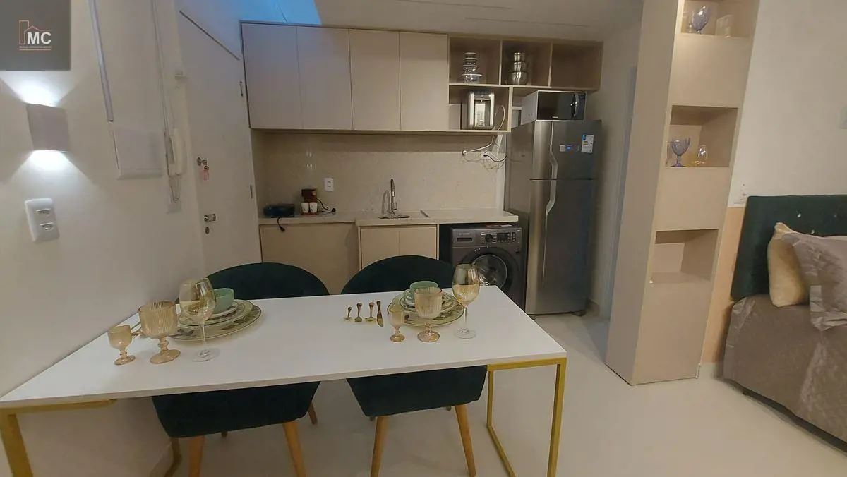 Linda kitnet toda reformada, com mobília completa, decorada, pronta para morar.....