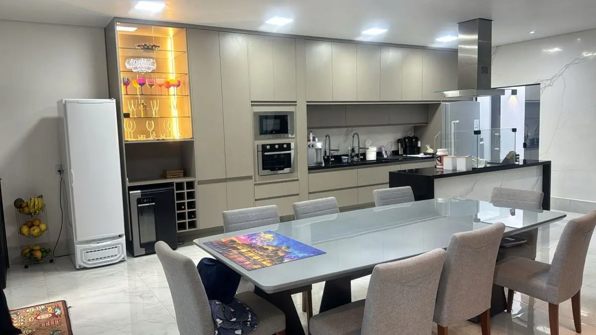 Linda casa localizada no Taguapark rua 02.- lote 400m2- Escriturada - 4 quartos ...