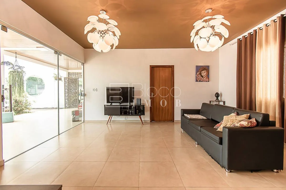 Sao 441,27 util e tem projeto dentro dos padrões para o habite-se.A casa arejada...