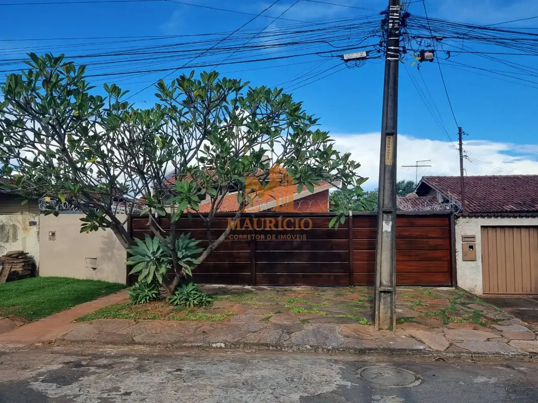 IMÓVEL: SOBRADO COM 20 ANOS DE CONSTRUÇÃO E COM APARENCIA DE IMÓVEL NOVO, POIS F...