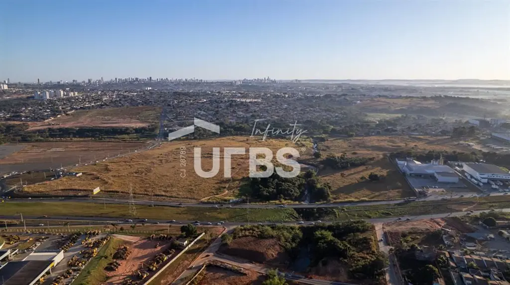 COD U-0011838 - Área de 3 mil m² sendo 50 metros de frente e fundo, 58 metros pe...