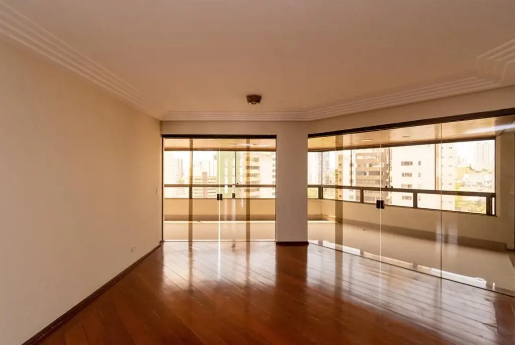 COD U-0002141 - Amplo e aconchegante apartamento com 4 suítes completa em armári...