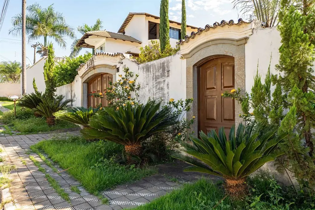 COD U-0010957 - O encontro entre o jardim exuberante de um terreno com 1.980 m2 ...