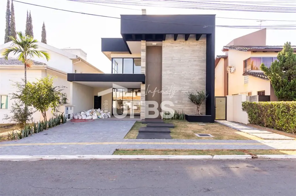 COD U-0012529 - Casa sobrado com 344m2 de construção, terreno de 406m2, 5 suítes...