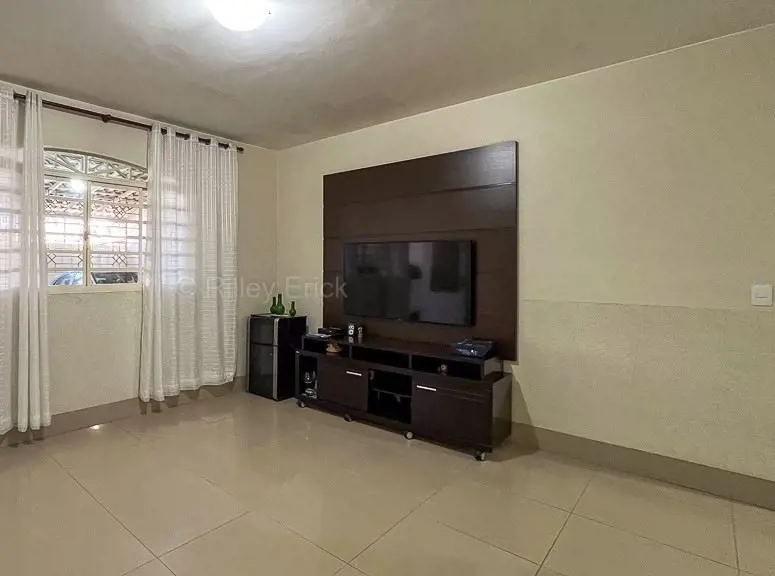 Qd. 405 - Recanto das Emas/DFLocalizada próximo a avenida Potiguar, Colégio, Com...
