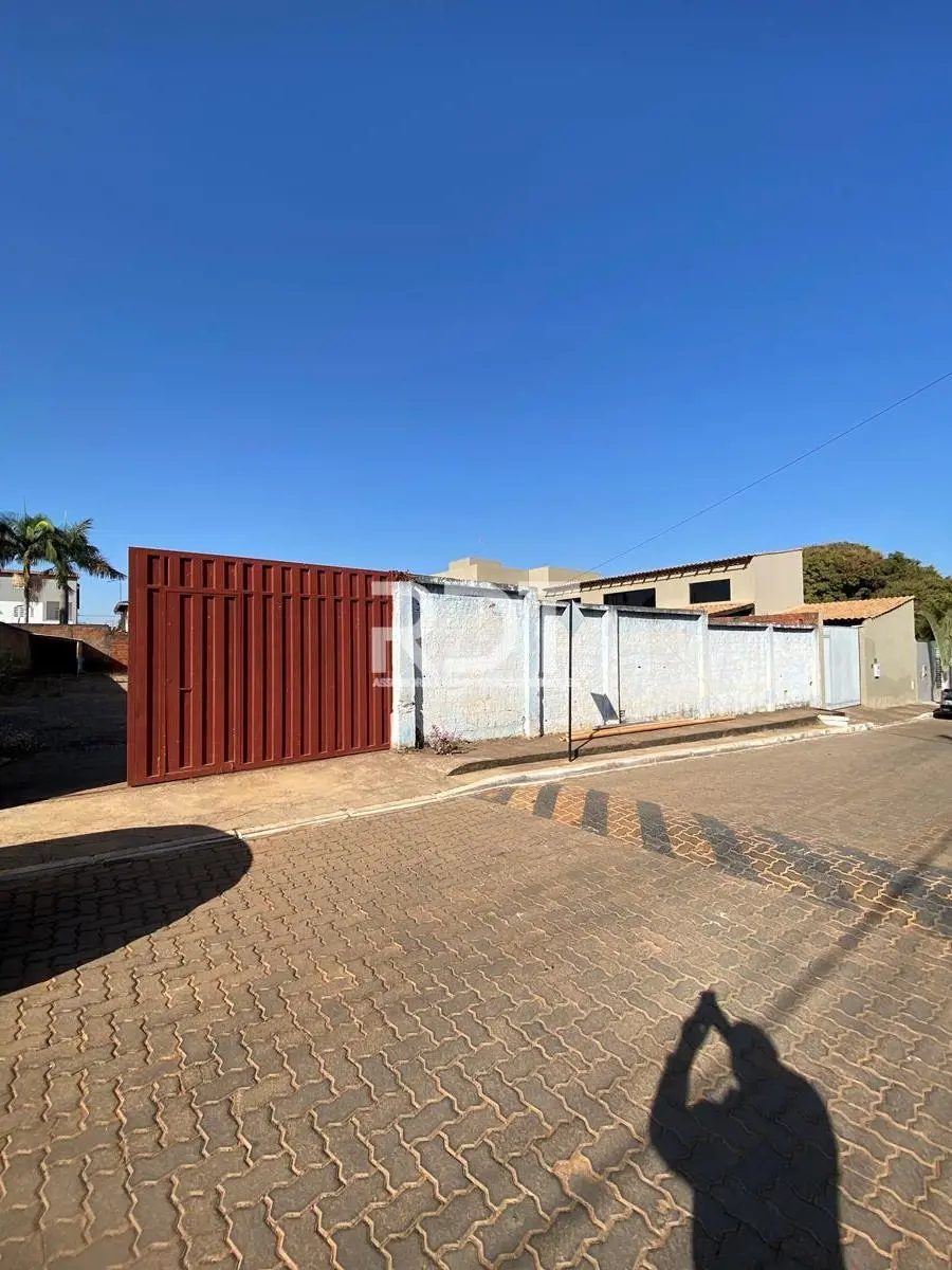 Excelente lote residencial no Jockey ESCRITURADO.Lote 800mmurado e com portaocon...