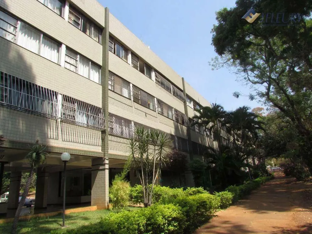 Este lindo apartamento na SQS 415 pode ser seu! A J. Fleury apresenta uma excele...