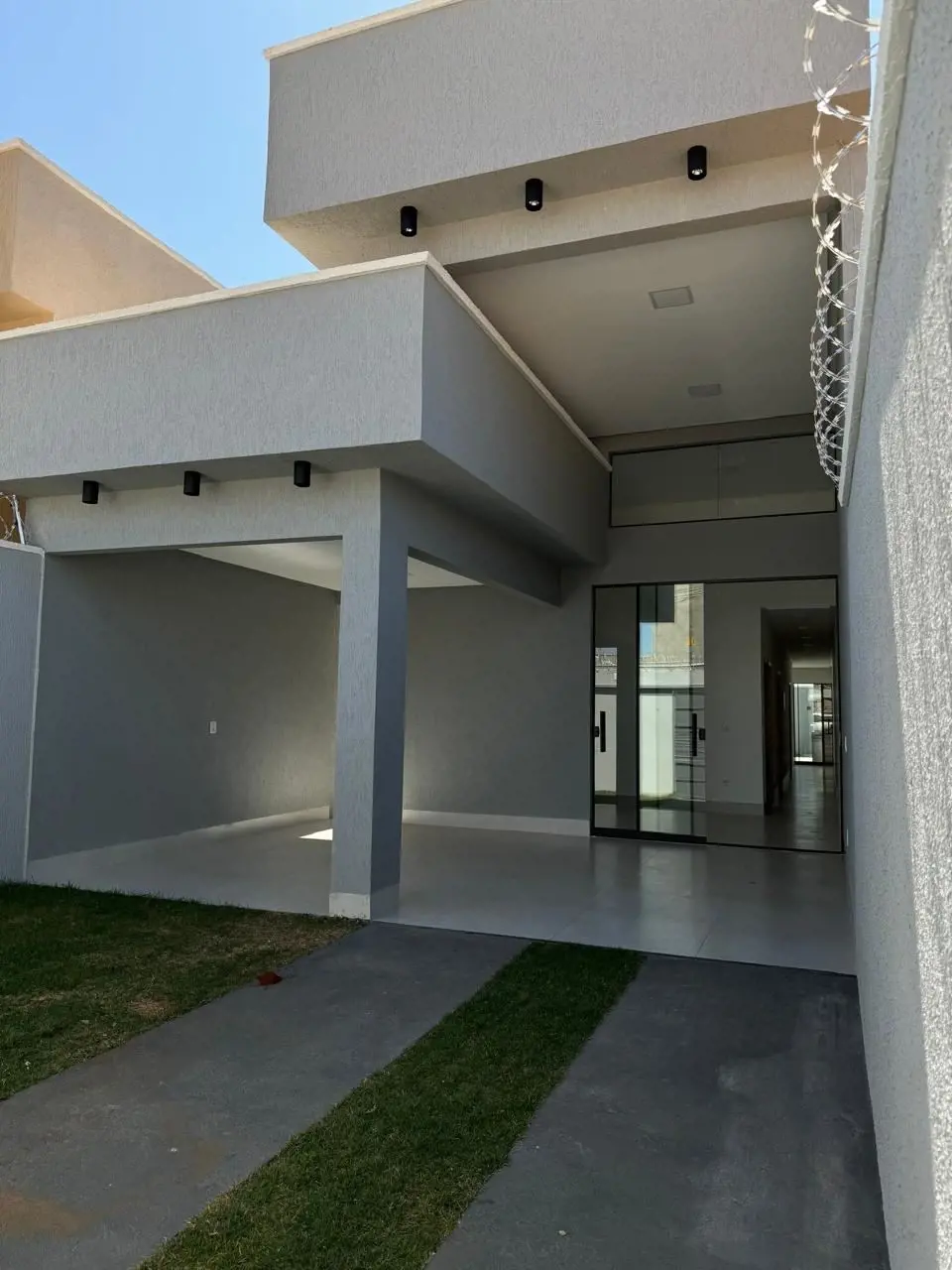 Casa alto padrão, espaçosa e com excelente ventilação naturalPé direito duplo (t...