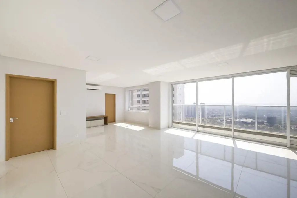 Imagine viver em um espaçoso apartamento de 177,85 m², localizado em uma das reg...