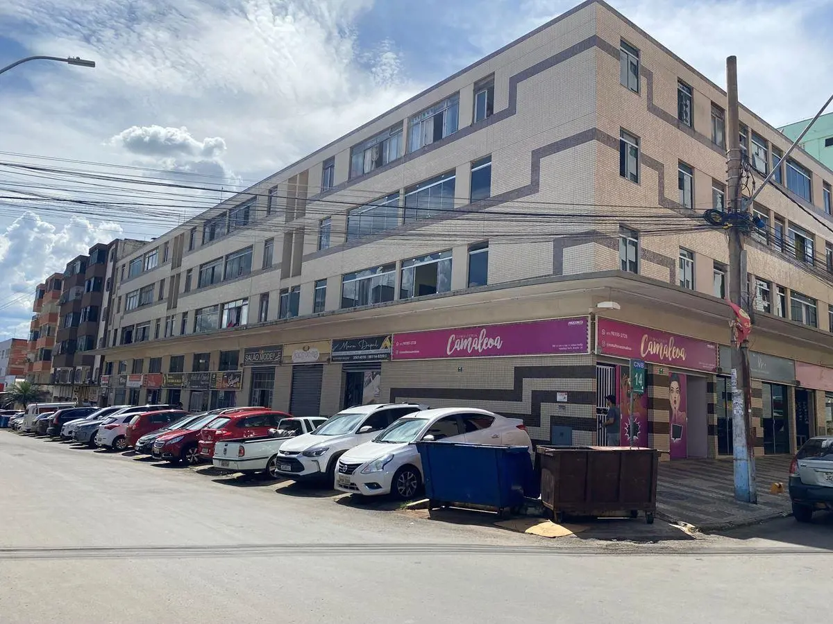 LOJA COM VÃO LIVRE.COM 02 BANHEIROS. PISO EM CERAMICA TRATAR;3351-4493 OU 9-9978...