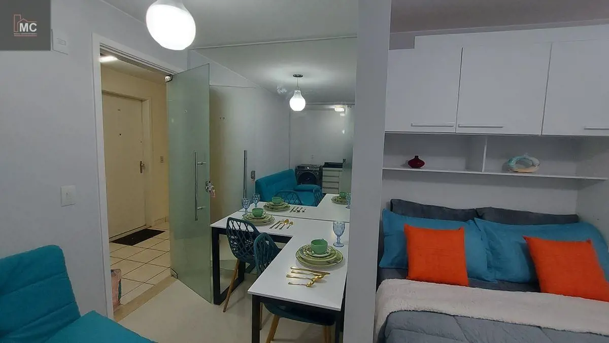 Linda kitnet toda reformada, com mobília completa, decorada, pronta para morar.....