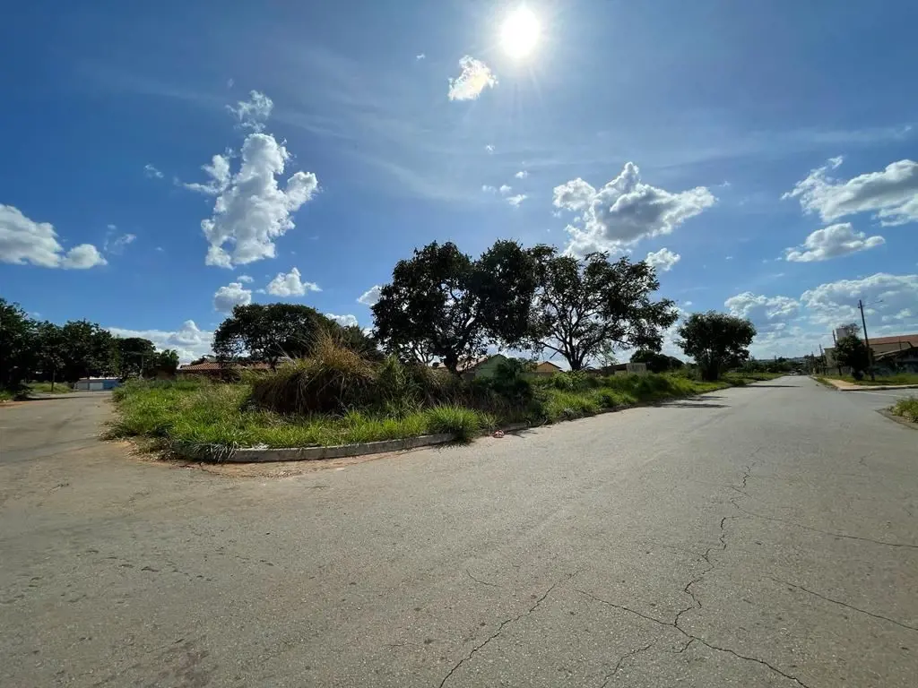 COD U-0006287 - Venha conhecer esta excelente área de 2.385,78m² com localização...