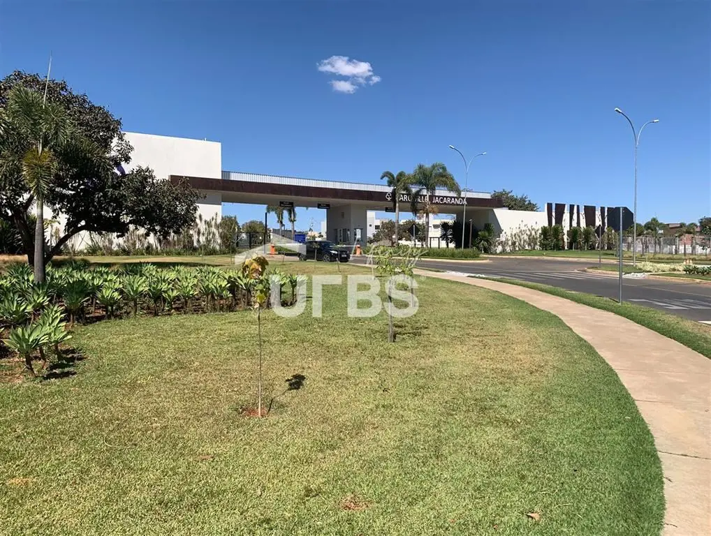 COD U-0012373 - Lote no Parqville Jacarandá em Aparecida de Goiânia. Um condomín...