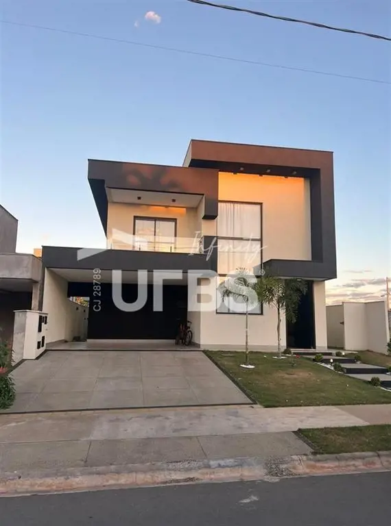 COD U-0012321 - Sobrado de alto padrão com 03 suítes plenas.Área total 329m² Áre...