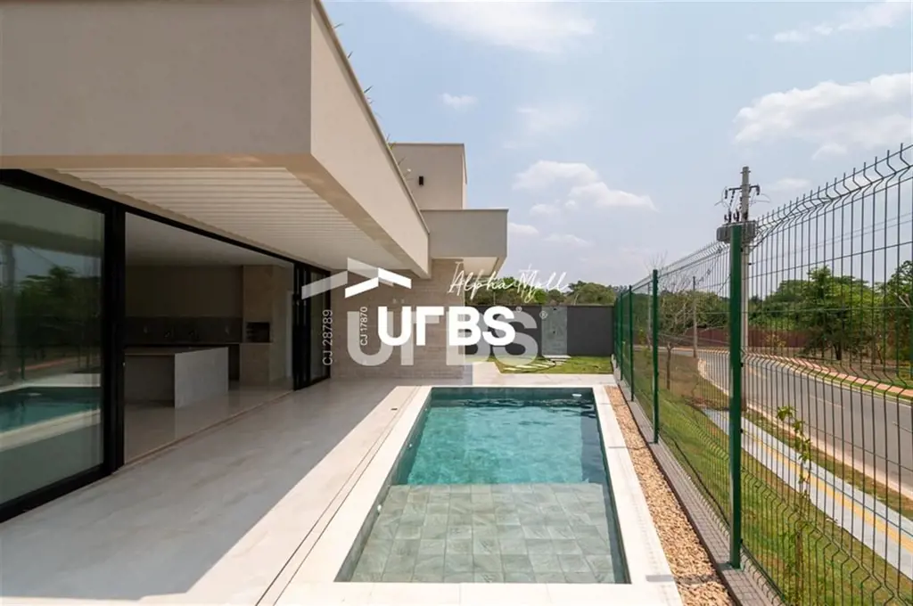 COD U-0013535 - Casa Térrea de Esquina no Jardins Porto Espaçosa Casa Térrea, de...
