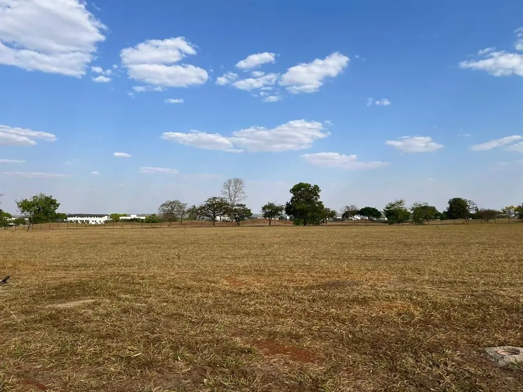 COD U-0004643 - O Lote 15 possui uma área total de 2.550,00m² e está disponível ...