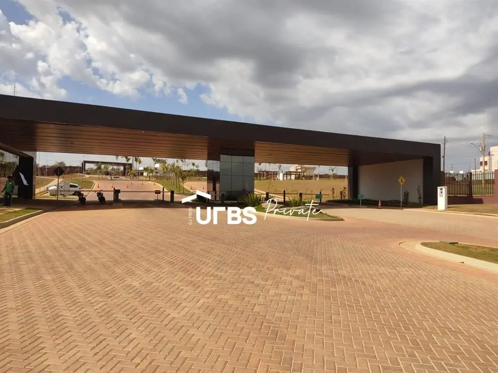 COD U-0007979 - Excelente localização , área comercial e praça com árvores frutí...
