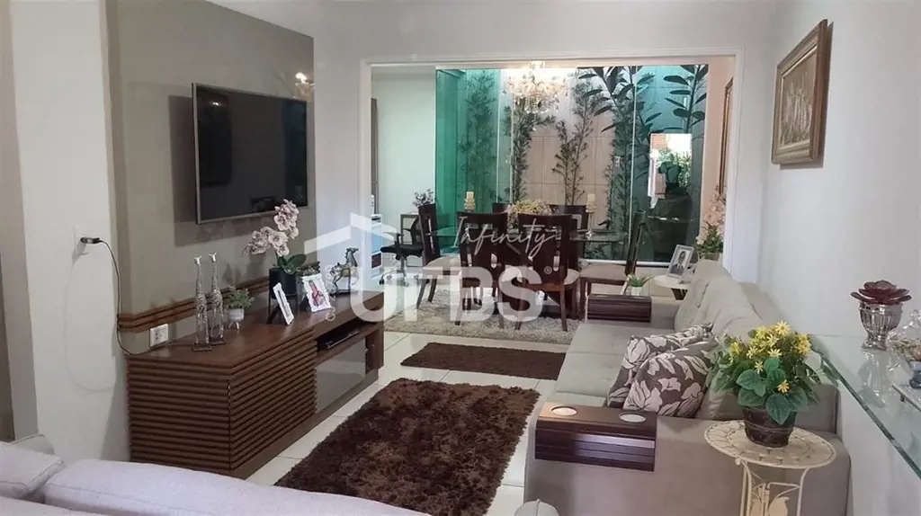 COD U-0011867 - Casa com 02 quartosSala de TV, sala de jantar, cozinha e área de...