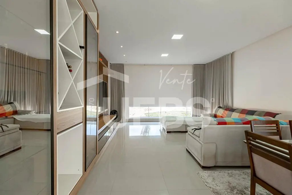 COD U-0011732 - Explore esta atraente chácara localizada no exclusivo condomínio...