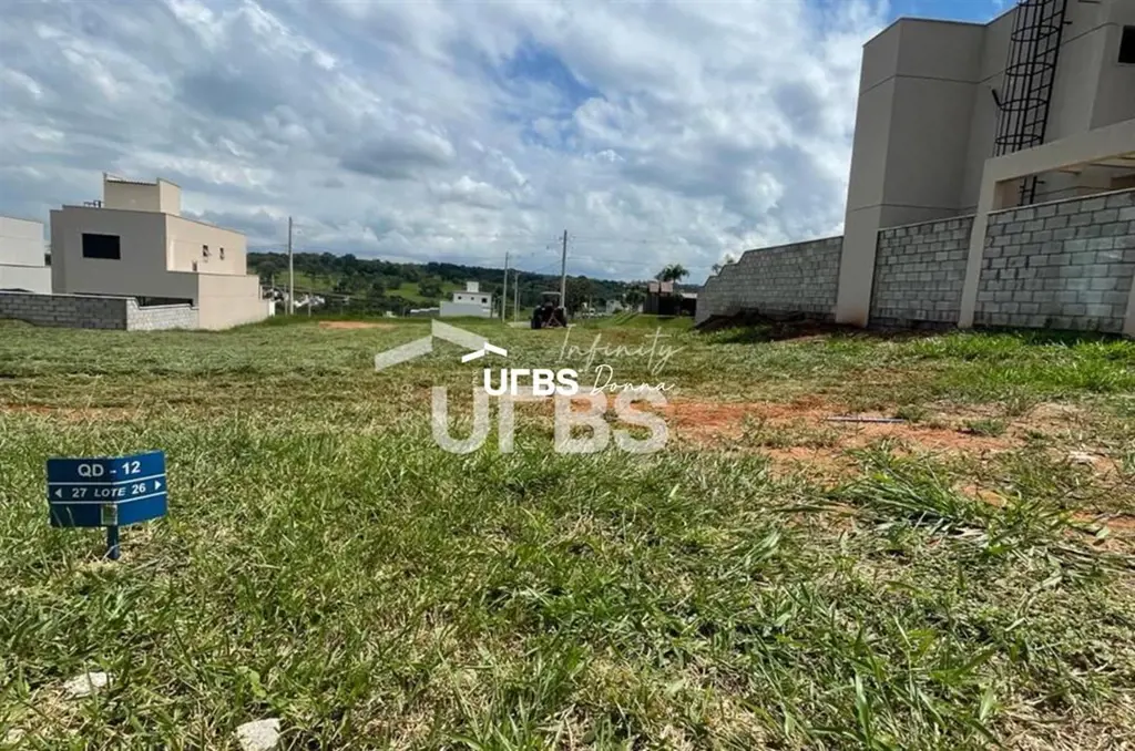COD U-0011126 - Lote à venda no Jardins Parma, 262,73m²Excelente localização den...