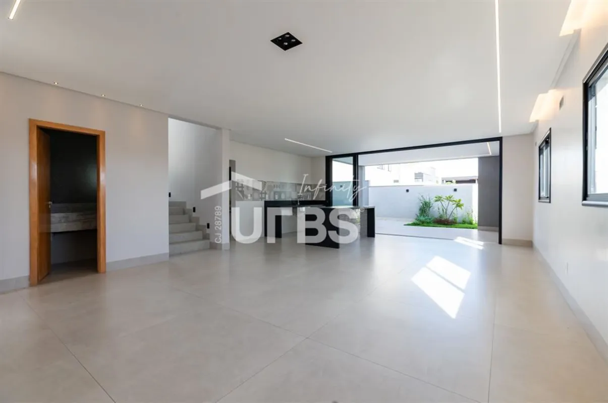 COD U-0009130 - Sobrado à venda no Parqville Jacarandá, 4 suítes, 263m² construí...