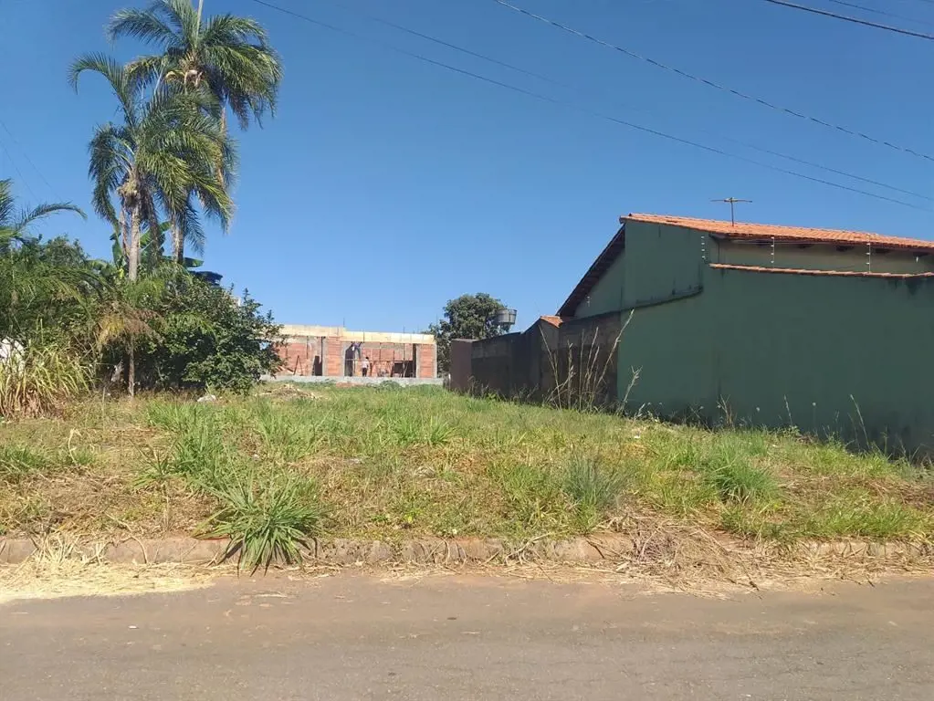 COD U-0010196 - Terreno espaçoso em localização privilegiada em Goiânia!Construa...