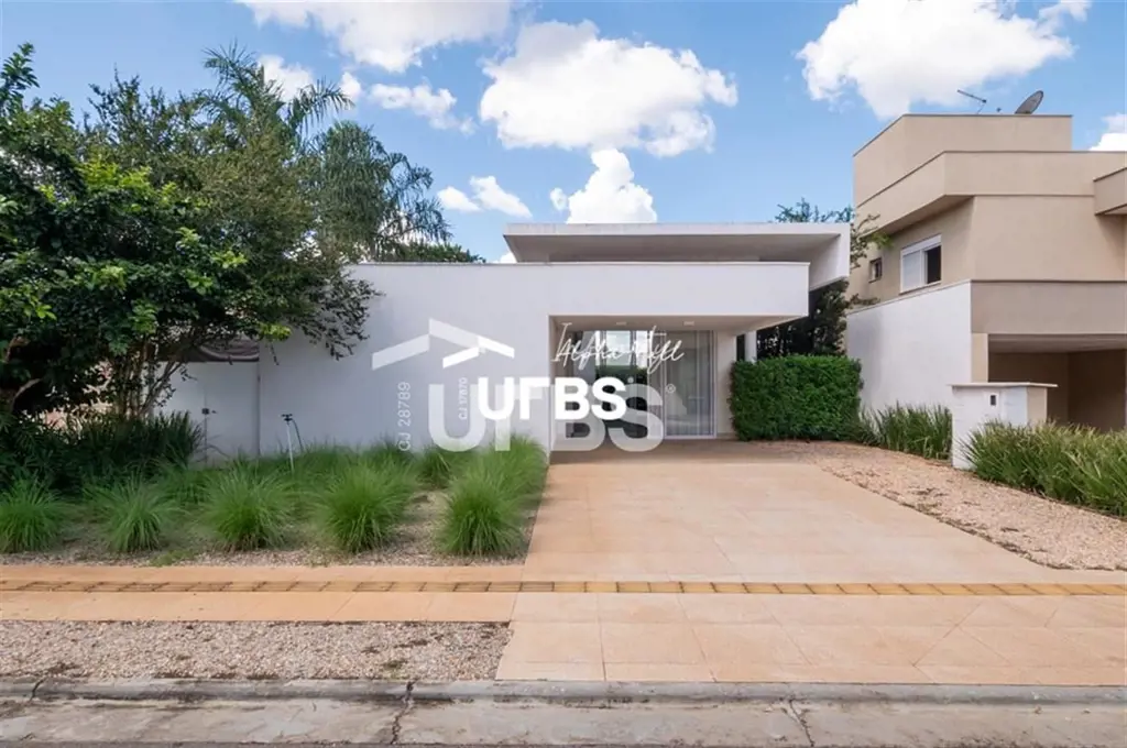 COD U-0012789 - Desfrute de uma casa térrea impecável com projeto assinado por L...