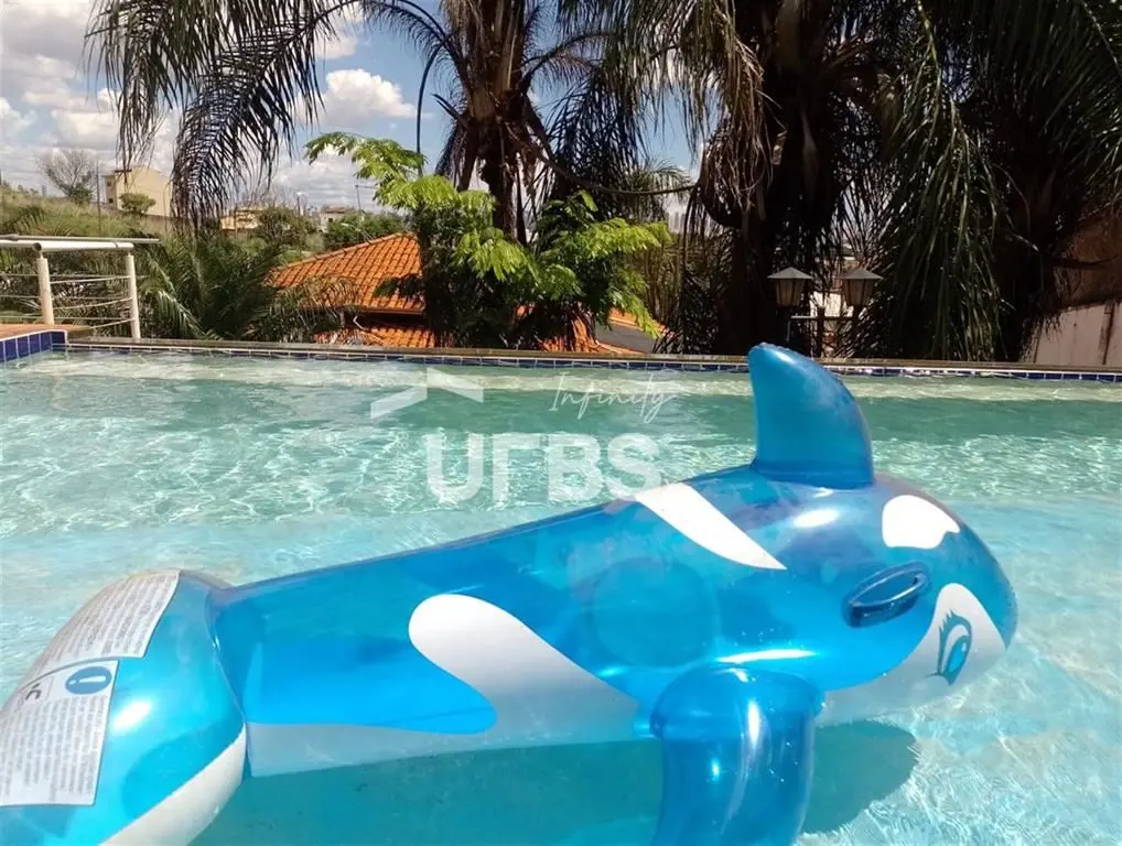 COD U-0011884 - Casa térrea com vista panorâmica, definitiva 04 SuítesSala de ja...