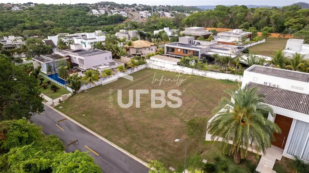 COD U-0013557 - Este terreno residencial está localizado no prestigiado condomín...