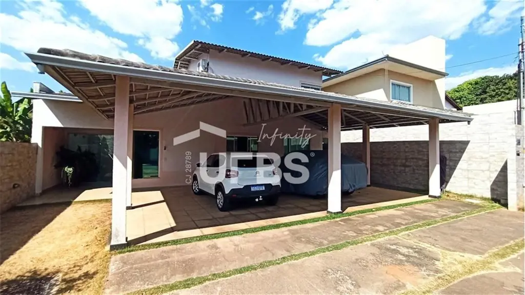COD U-0013007 - Sobrado Luxuoso com 5 Quartos em Condomínio Completo em Goiânia!...