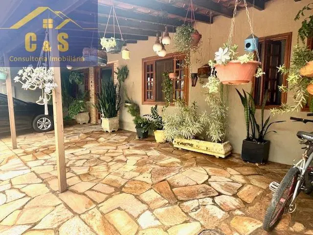 ATENÇÃO: preço baixo por motivo de mudança para outro Estado. Casa na Area de De...