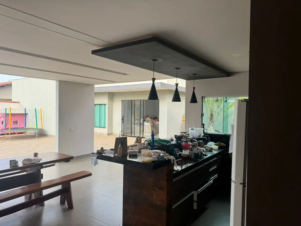 Casa moderna estilo mansão. Com 4 quartos sendo 3 suites 5 banheirosPiscina aque...