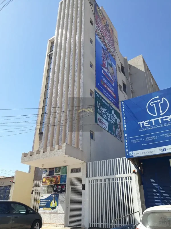 Batista Soluções Imobiliária vende excelente sala comercial com área útil de 26,...