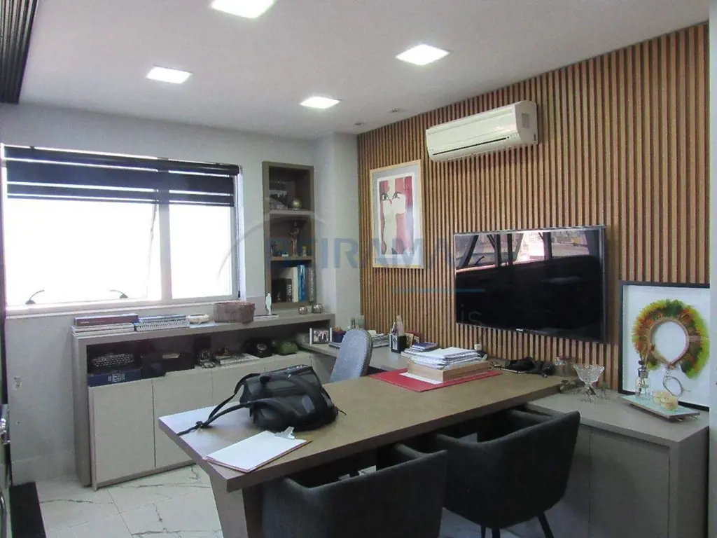 Sala Comercial com 42m² e Vaga de Garagem à Venda no Edifício Pátio Capital - Ág...