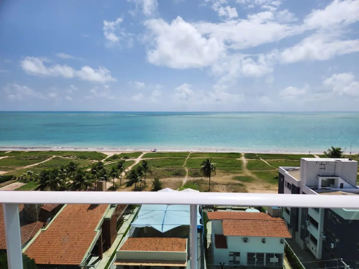 Apartamento na Praia de Areia Dourada a 30m do Mar, com portaria 24h.* APARTAMEN...