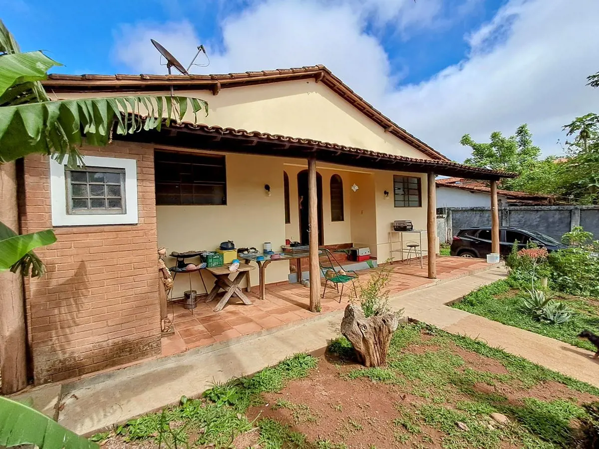 OPORTUNIDADE RARAVENDO ampla casa ampla, no Centro de Alto Paraíso, próxima Bibl...