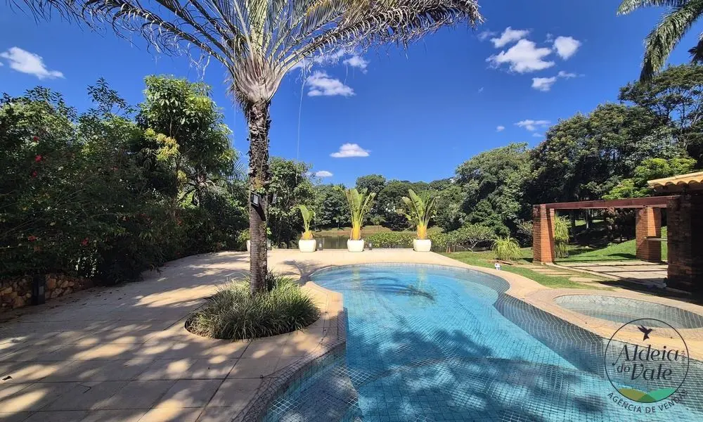 Sobrado no aldeia do vale em lateral de vale\/lago.Térreo com Estar social com h...