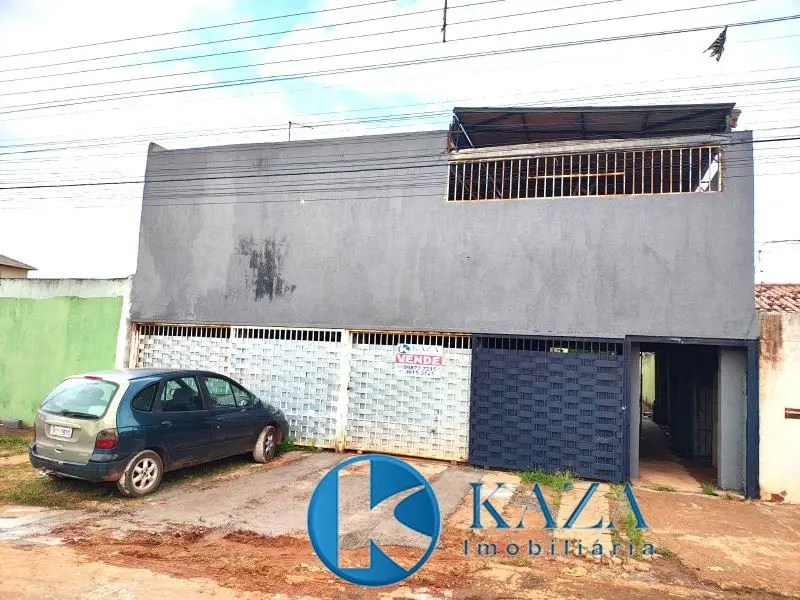 Pavimento superior ? 02 quartos com armário embutido, um dos quartos com varanda...