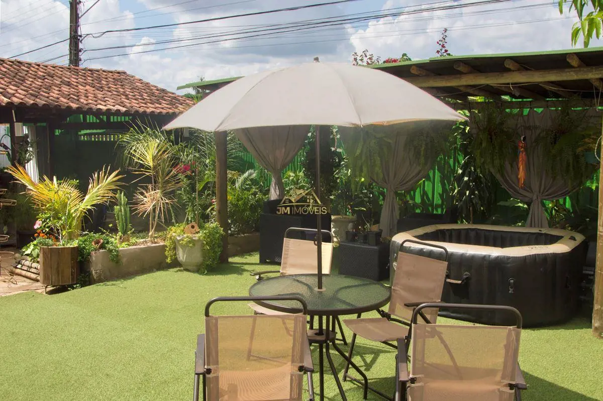 A JM IMÓVEIS vende casa no Condomínio RKPiso inferior:Garagem coberta;Hall de en...