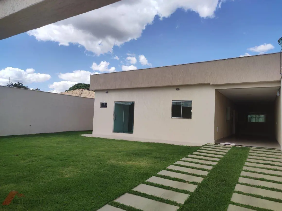Casa nova na Quadra 07, primeiros conjuntos, em lote de 525m, composto de:3 quar...