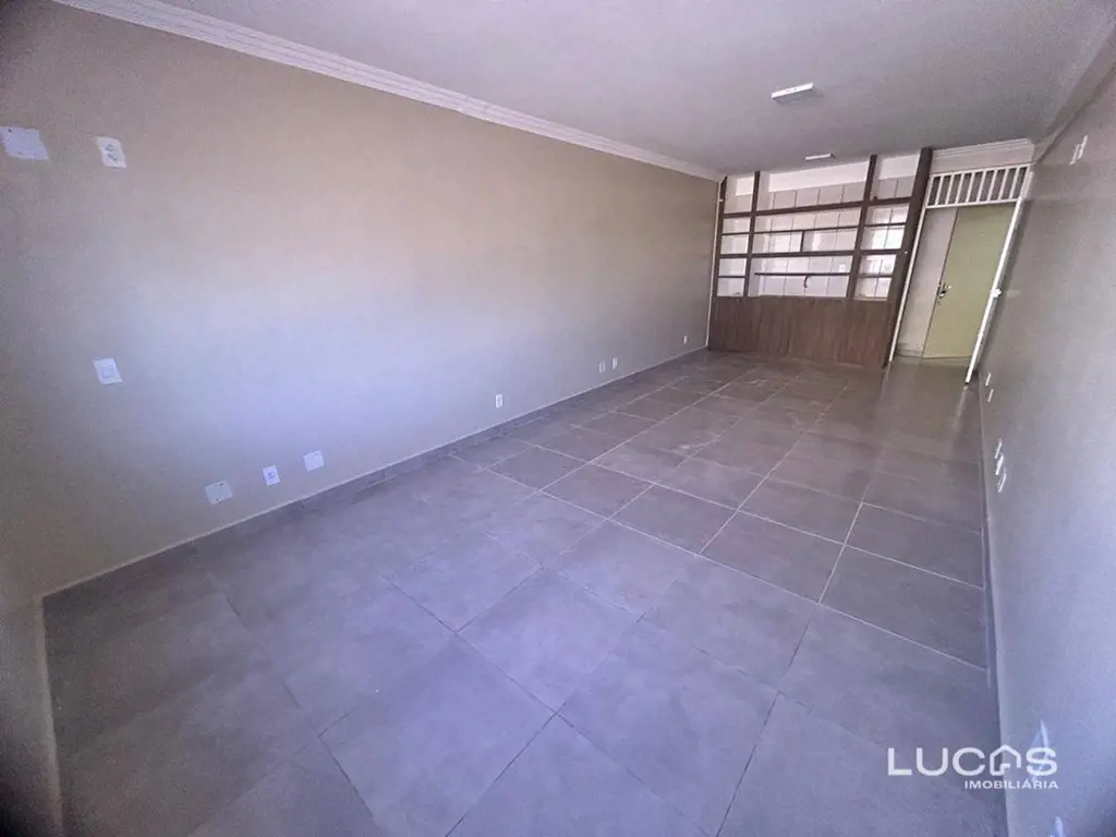 QSA 24 - TAGUATINGA SULExcelente sala comercial, conta com aproximadamente 40 m²...