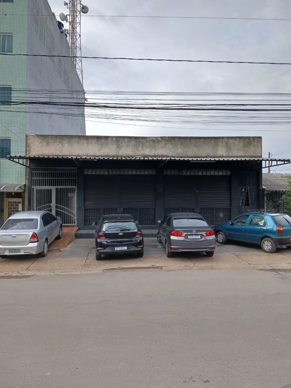 VENDE SE ESTA CASA NA QNM 5 DA CEILANDIA SULCOMPOSTA POR UMA LOJA DE 8Om²;COM ES...