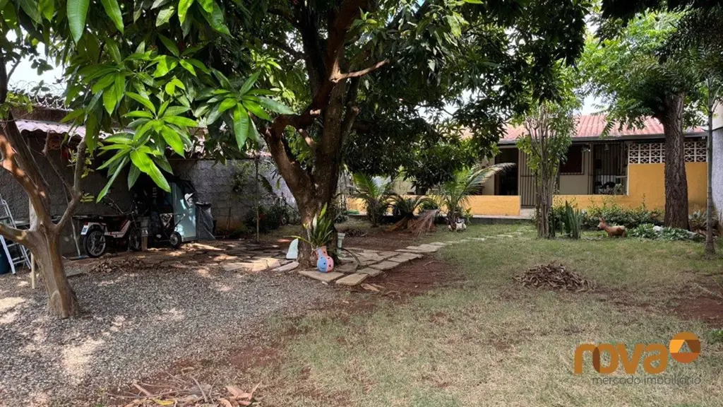 Casa térrea com 1 quarto, banheiro Social, sala para dois ambientes, cozinha ame...