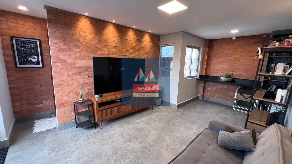 Valle Imóveis Apresenta:*** Cobertura VAZADA Reformadíssima no Residencial ISADO...