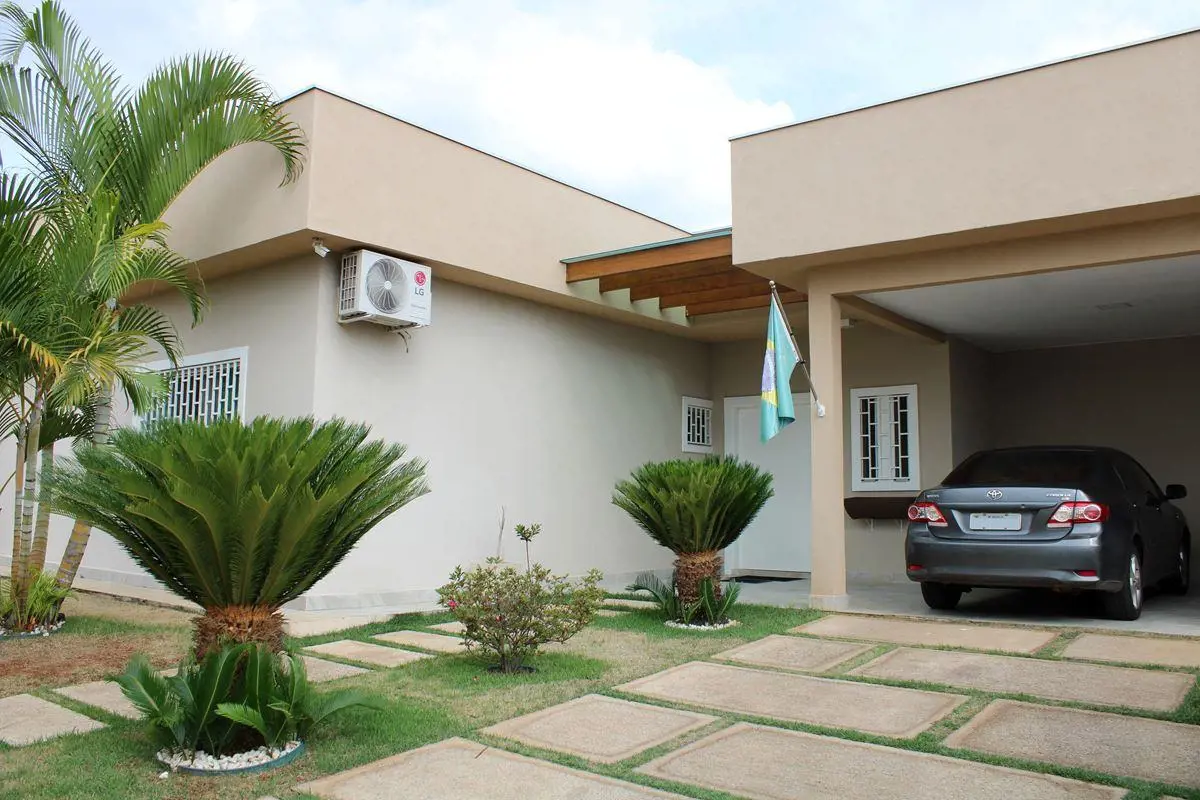 Casa térrea excepcional na Quadra dois, Conjunto dois, com fundação para andar s...