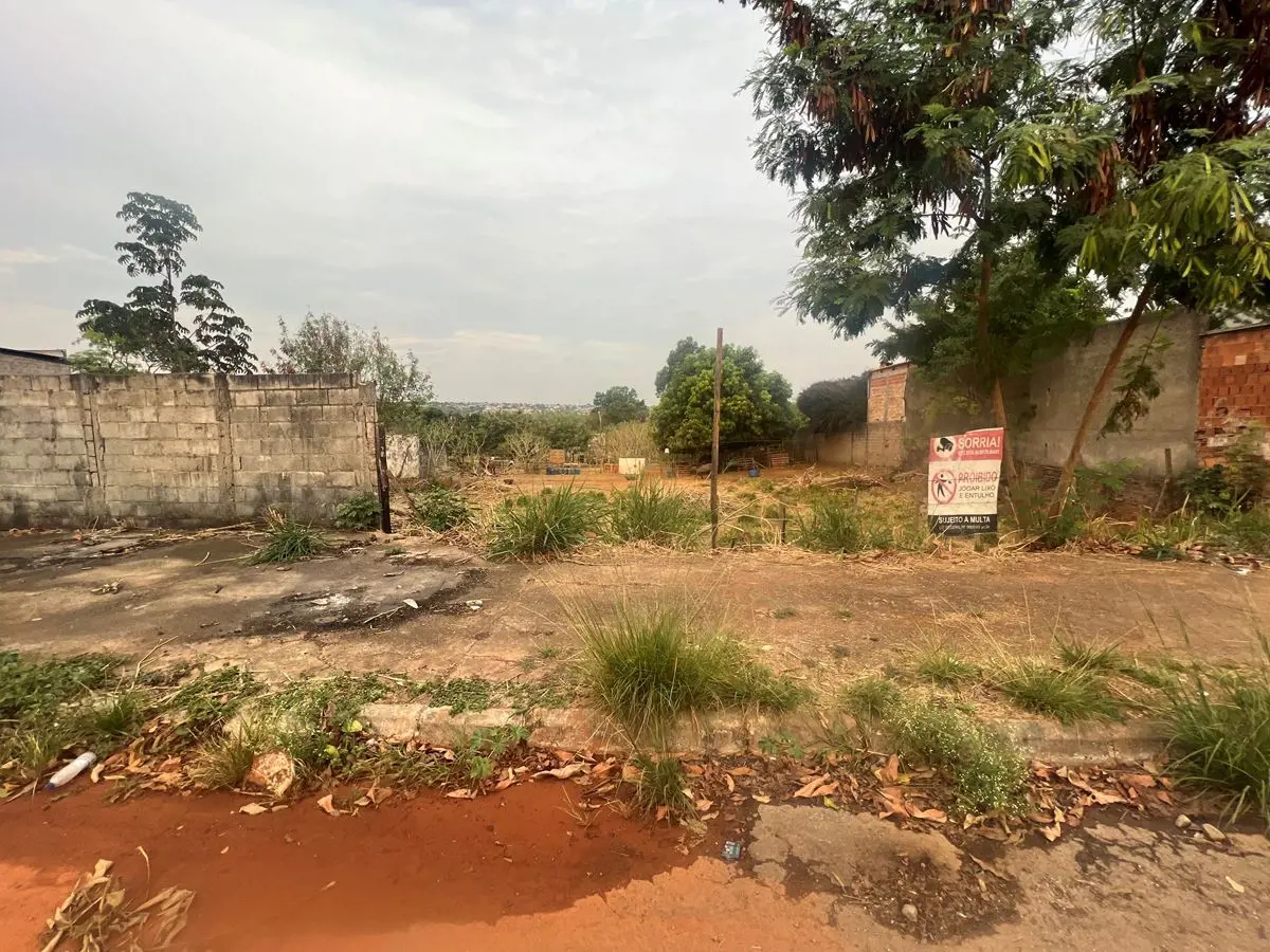 Vende 05 terrenos juntos no total de 2.358,53ma) o lote de terras n. 14 (quatorz...