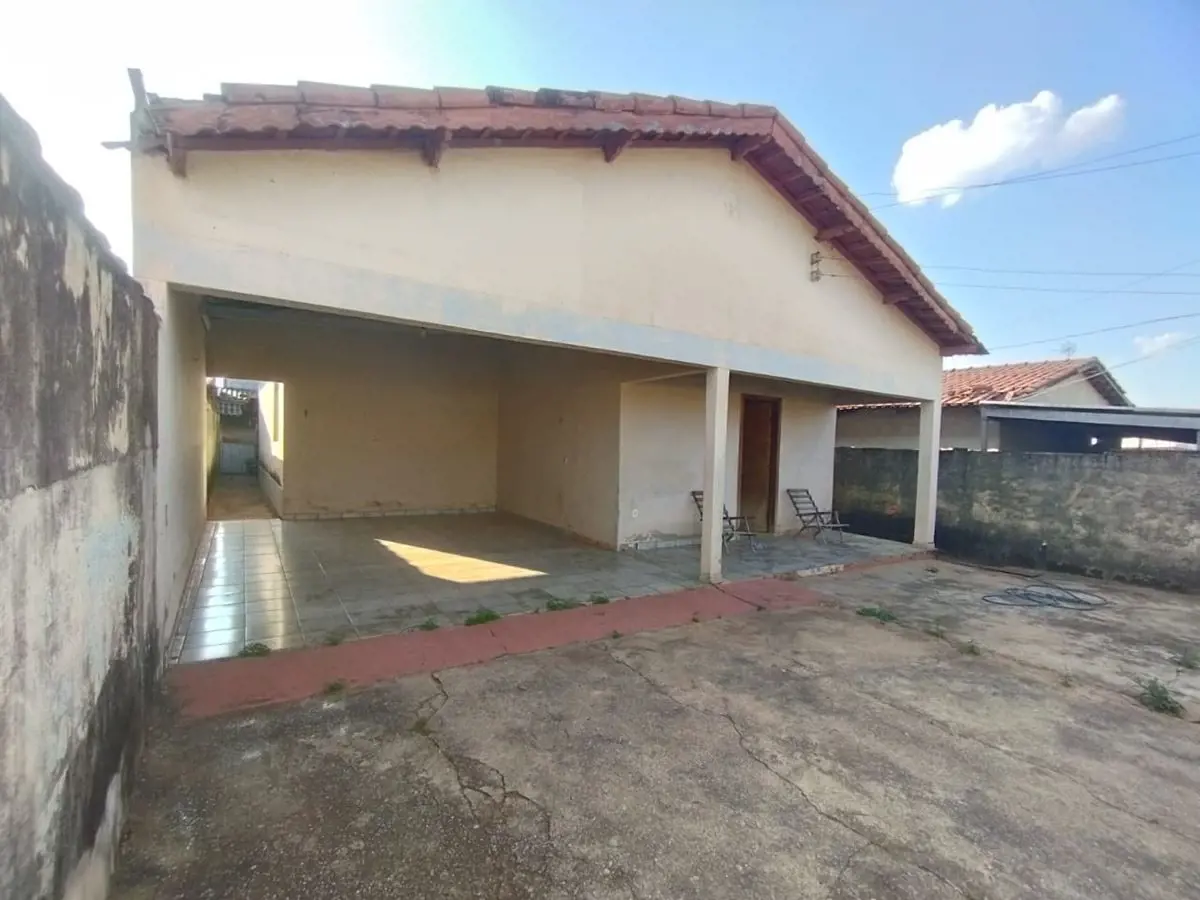 Setor Garavelo, Casa com 3 quartos, 2 banheiros, sala, copa, cozinha, varanda na...