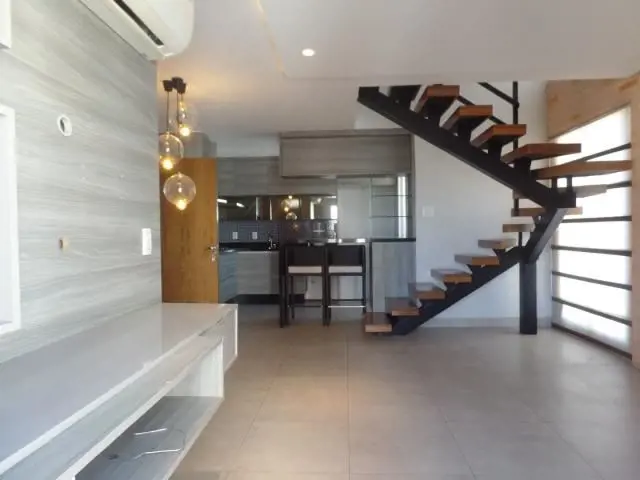 Maravilhoso apartamento semi mobiliado duplex com 81,70m², 02 quartos, ambos suí...