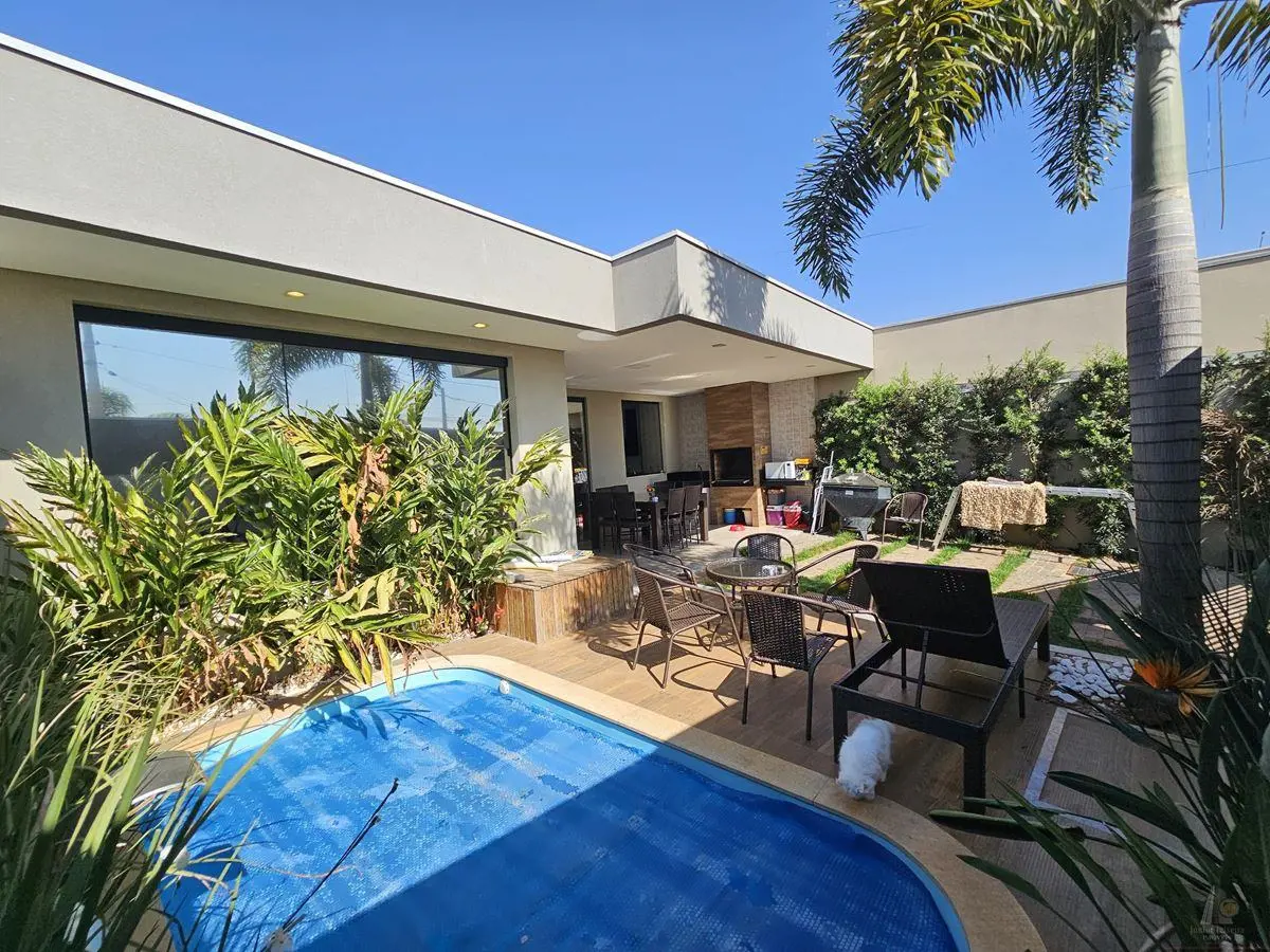 CASA COM PROJETO PRONTO PARA 3 QTOS. Casa moderna e "linda", localizada em condo...