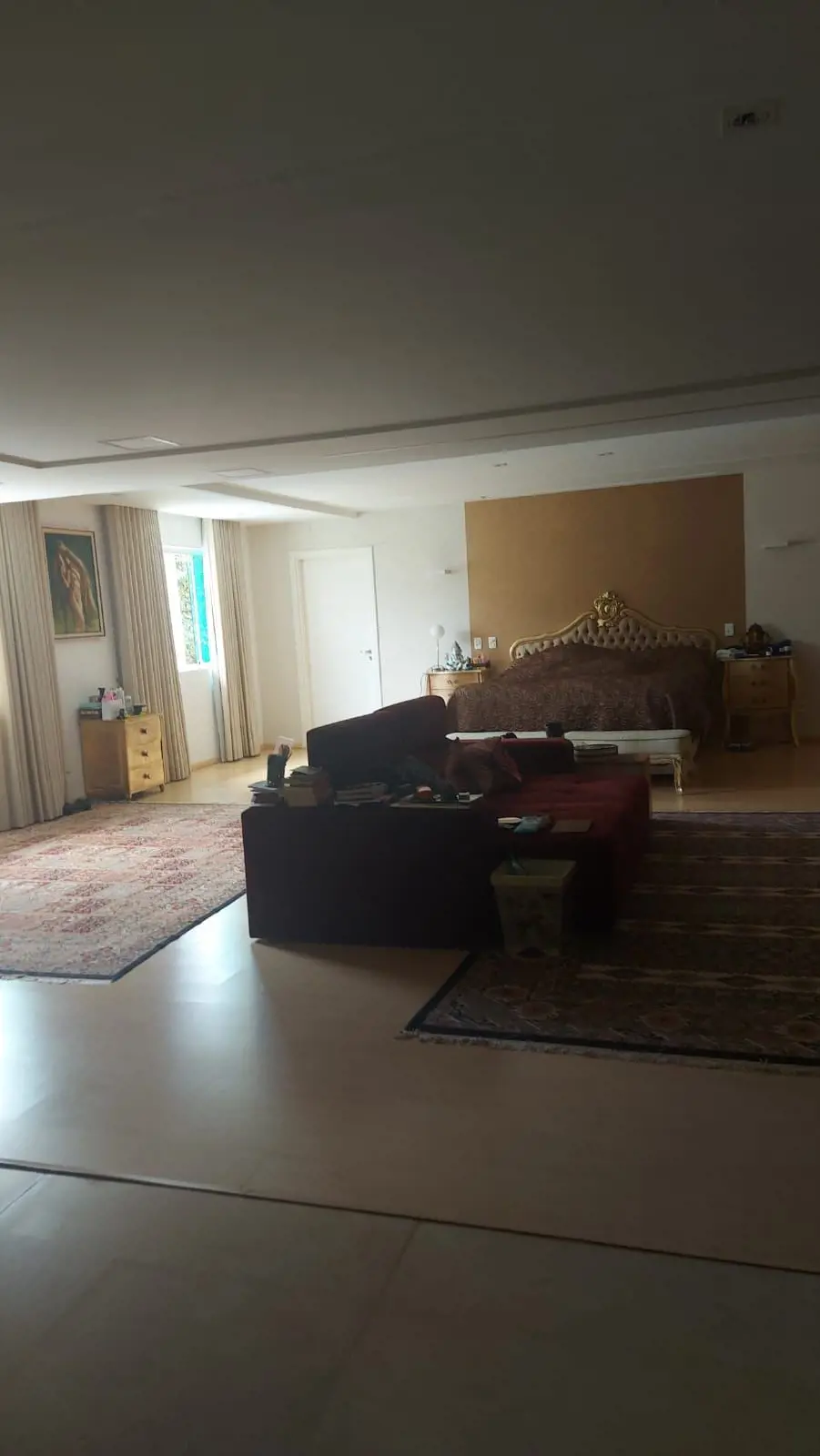 Excepcional mansão, localizada no bairro mais nobre da cidade onde habitam empre...